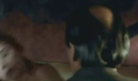 MILF שופעת בפורנו הראשון שלה סרטיםסקס