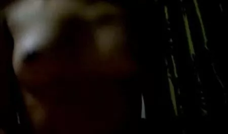הבן סרטי סקס חינם הומואים של אמא שלי ליקק וזיין על המיטה.