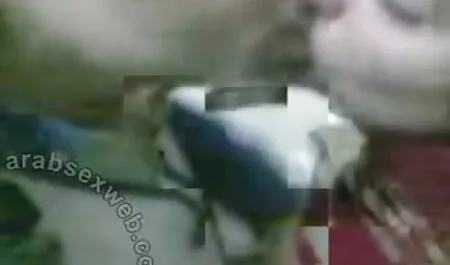 תחת סרט אירוטי באורך מלא מדהים בבית מדגמן 69