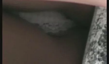 האמא החורגת שלך מאוננת סרטי סקס חינם צעירות ומחכה שהוא יזדיין.