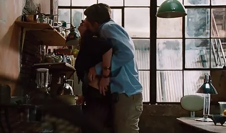 הוא סרטי סקס במשפחה חינם תקף ואנס נערה ביער.