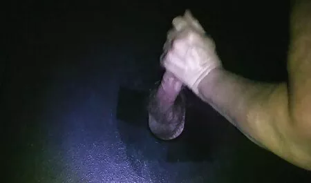 הבחורה בורחת בזמן שהאישה ישנה בקרבת סרטי סקס שמנות חינם מקום.