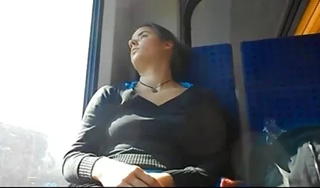 האחיינית שלה השאירה את דודתה הקטנה בשירותים. סרטי סקס חינם ללא תשלום