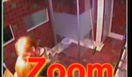 הוא חתך את מכנסיו סרטי סקס חינם באורך מלא ואישפז את הסרטן במיטה.