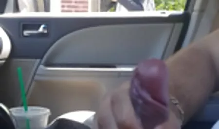 בחור סרטונים של סקס חינם צעיר מזיין ברחוב