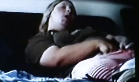 להגיע לאורגזמה סרטי פורנו לצפיה ישירה חינם עם אוננות גברית.