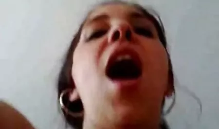 חברו לימד אותו לשלוט בעבד סרטי סקס למבוגרים חינם שלו ולהעניש אותו.