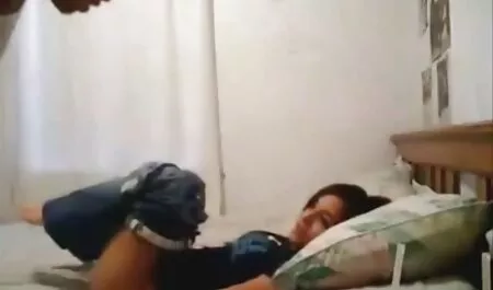 בלונדינית אוכלת זין אחרי תחת של חברה. סרט ארוטי חינם