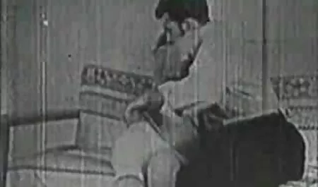 תלמיד סירטי סקב בית ספר חזר.
