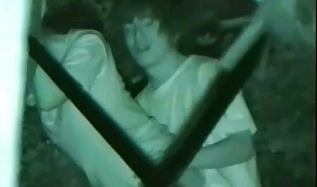 הבחור לקח את אחותו הצעירה מאחורי קעקוע על מוניקה סקס סרטים חינם מפרק הירך