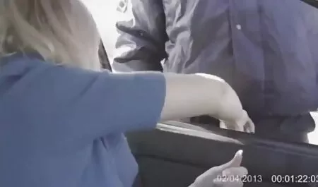 נערה סרטי סקס צעירות חינם צעירה ברחוב מקבלת בתחת תחת זין.