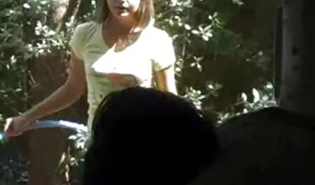 אישה עם גבר שחור מזדיינת סרטונים של סקס חינם עם כוס והבעל עוזר להם