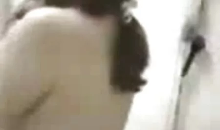 בחורה רזה שהציצים והגמלים שלה נראים מזדיינים עם אידיוט גדול פורנו סרטים חינם