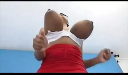 הם גררו את הילדה הביתה והתחתנו איתם, והבחורה באמת לא סרט אירוטי עדין אהבה את זה.