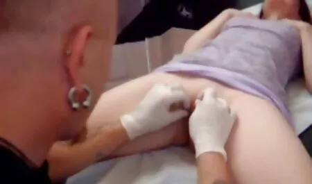 הפלת שתי סרטי גייז מלאים בחינם לסביות אנאליות במקום